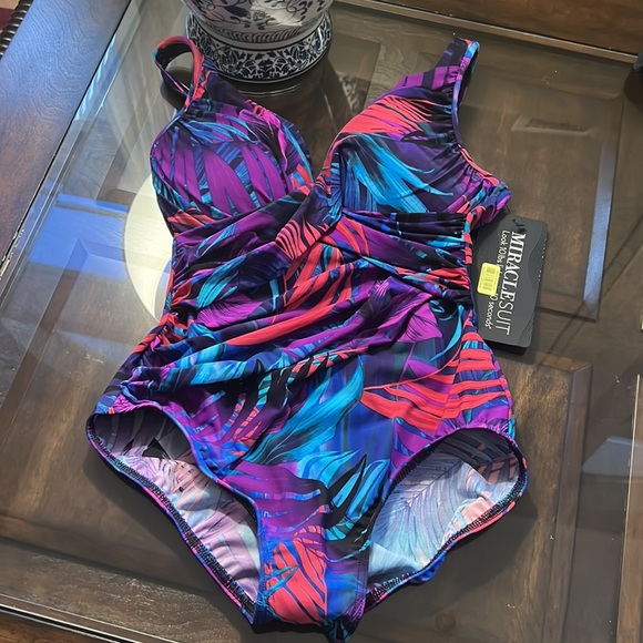 Miraclesuit
Caliente Tropica Revele One Piece Swimsuit - Picture 12 of 13